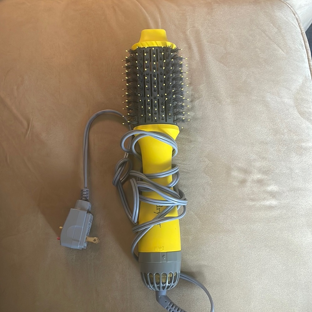 The Double Shot Oval Blow-Dryer Brush